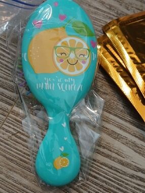Turquoise Lemon Print Hairbrush